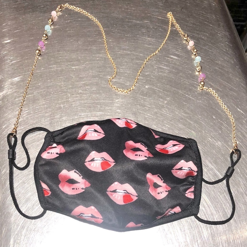 NWT Face Mask Chain holder with Mask
